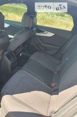 Седан Audi A4 2022 в 