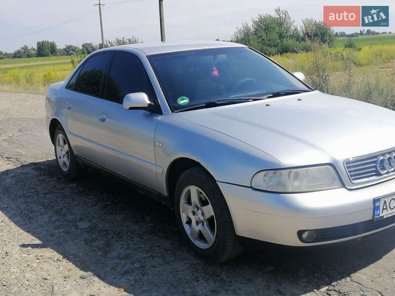Седан Audi A4 1999 в Торчине