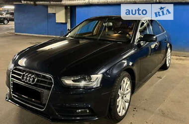 Седан Audi A4 2012 в Львове