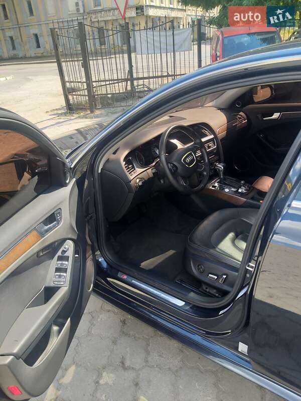 Седан Audi A4 2013 в Одессе