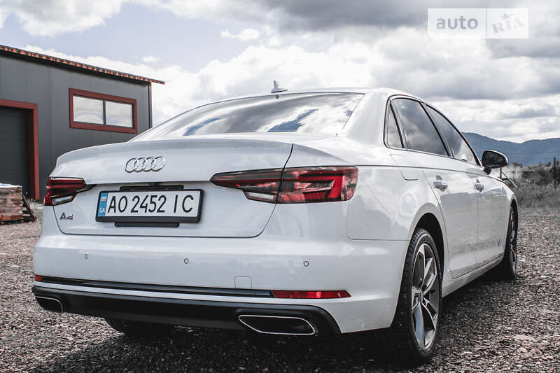 Седан Audi A4 2019 в Хусте