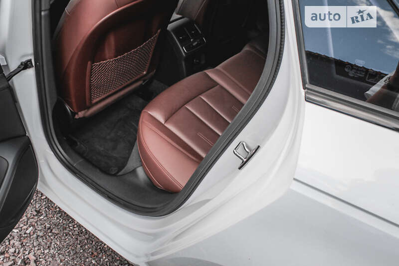Седан Audi A4 2019 в Хусте