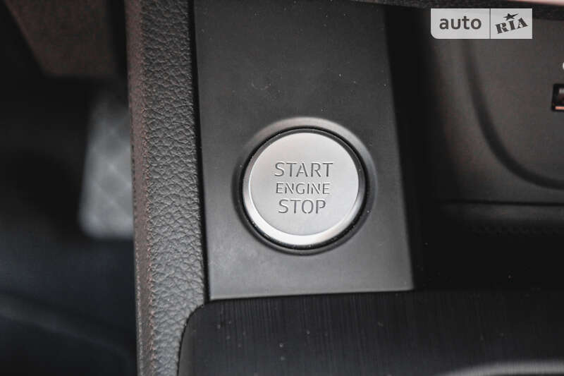 Седан Audi A4 2019 в Хусте