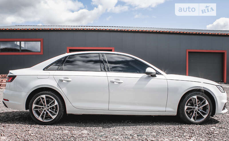 Седан Audi A4 2019 в Хусте