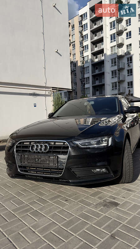 Седан Audi A4 2014 в 
