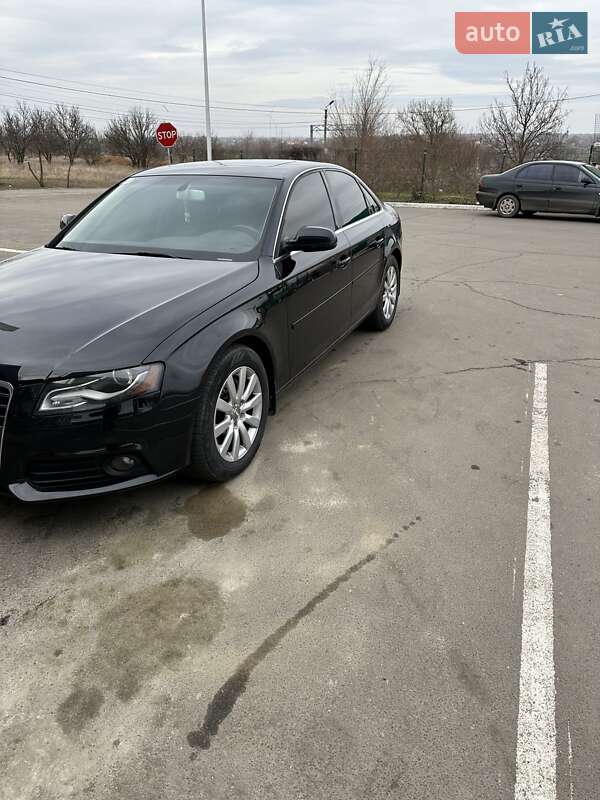 Седан Audi A4 2011 в Южном