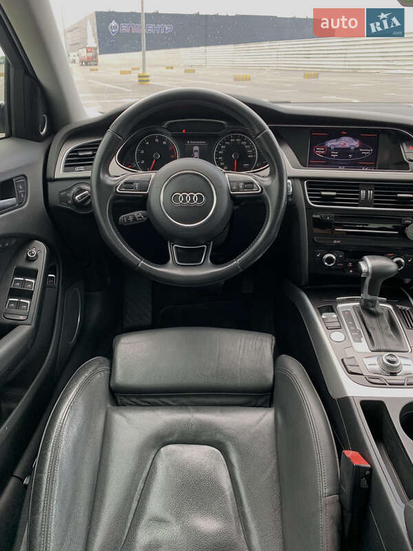 Седан Audi A4 2012 в Львове