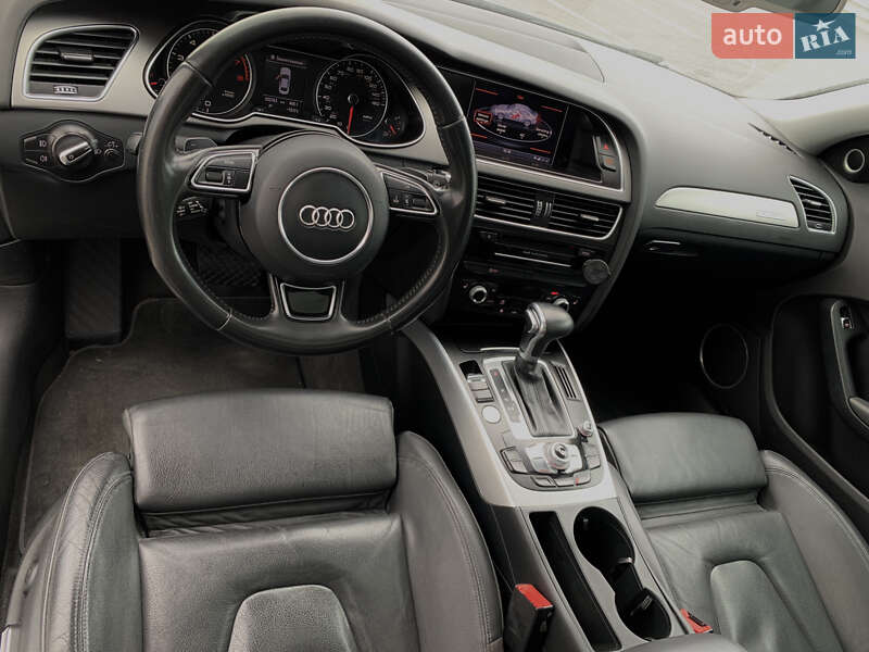 Седан Audi A4 2012 в Львове