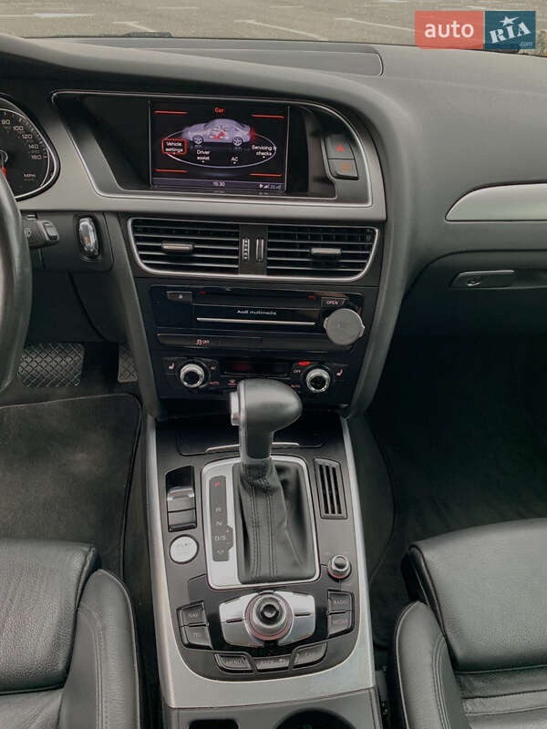 Седан Audi A4 2012 в Львове