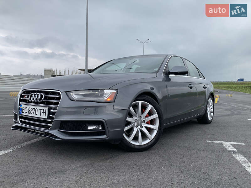 Седан Audi A4 2012 в Львове