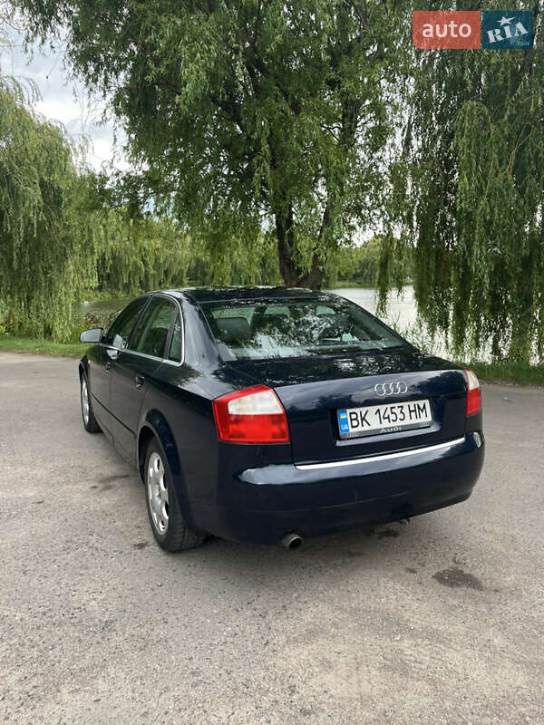Седан Audi A4 2004 в Рівному