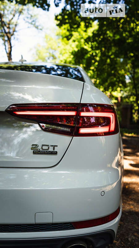 Седан Audi A4 2018 в Львові