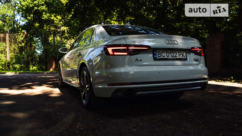Седан Audi A4 2018 в Львові