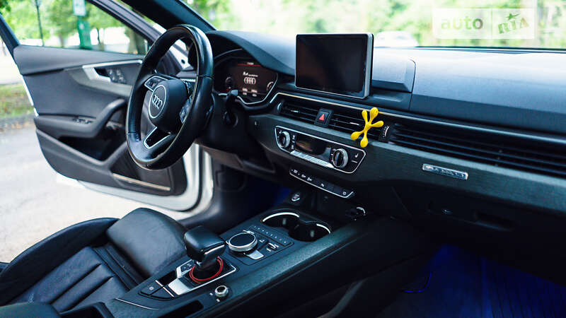 Седан Audi A4 2018 в Львові