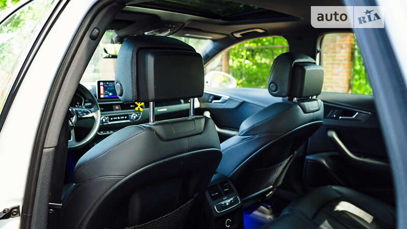Седан Audi A4 2018 в Львові