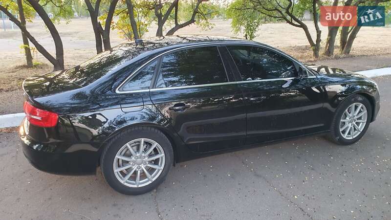 Седан Audi A4 2012 в Смолином