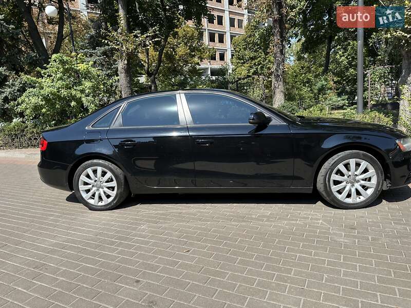 Седан Audi A4 2012 в Киеве