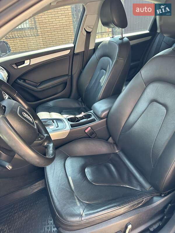 Седан Audi A4 2012 в Киеве