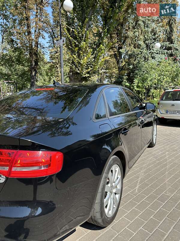 Седан Audi A4 2012 в Киеве