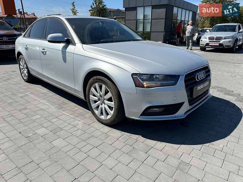 Седан Audi A4 2013 в 