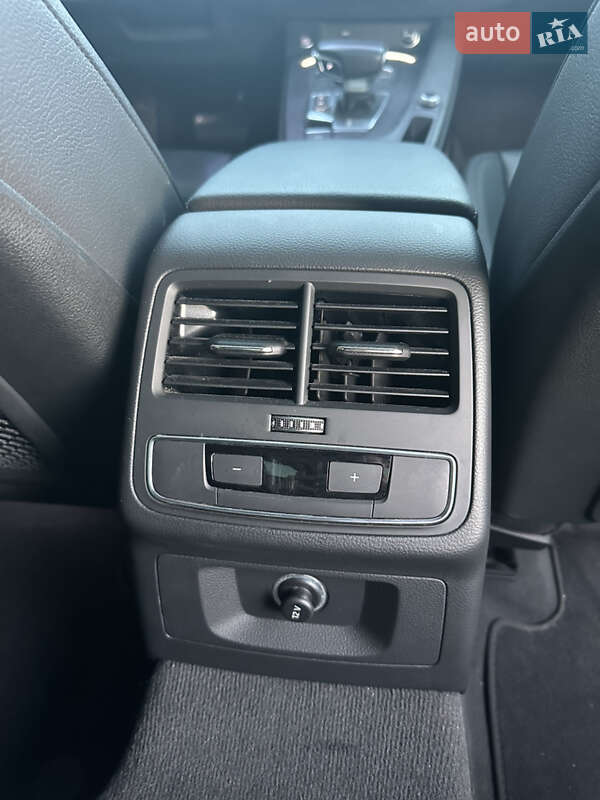 Седан Audi A4 2018 в Виннице