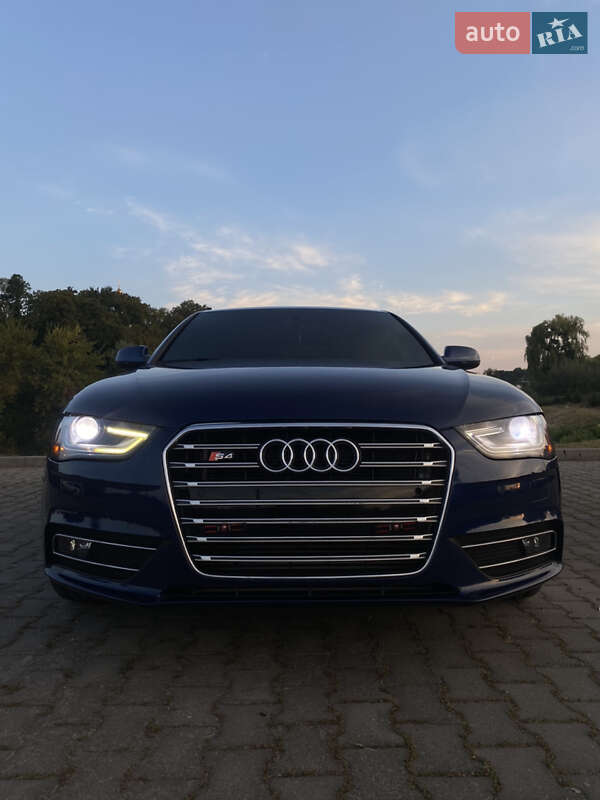 Седан Audi A4 2012 в 