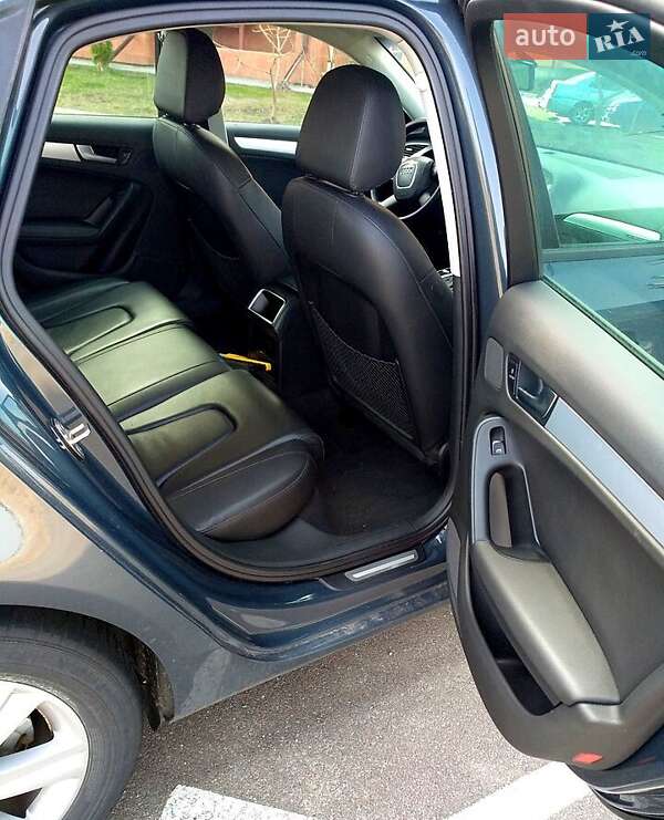 Седан Audi A4 2011 в Львові