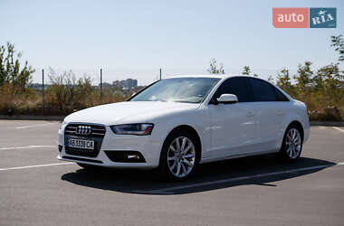 Седан Audi A4 2013 в Виннице