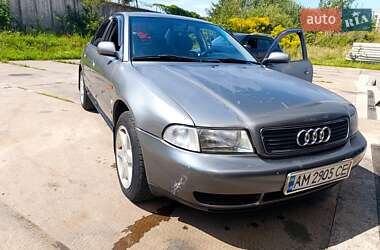 Седан Audi A4 1995 в Львові