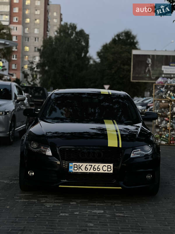 Седан Audi A4 2011 в Львові