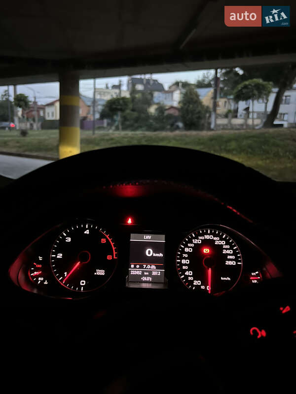 Седан Audi A4 2011 в Львові