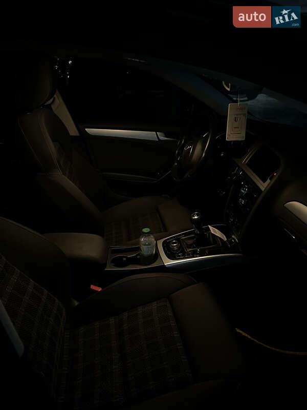 Седан Audi A4 2011 в Львові