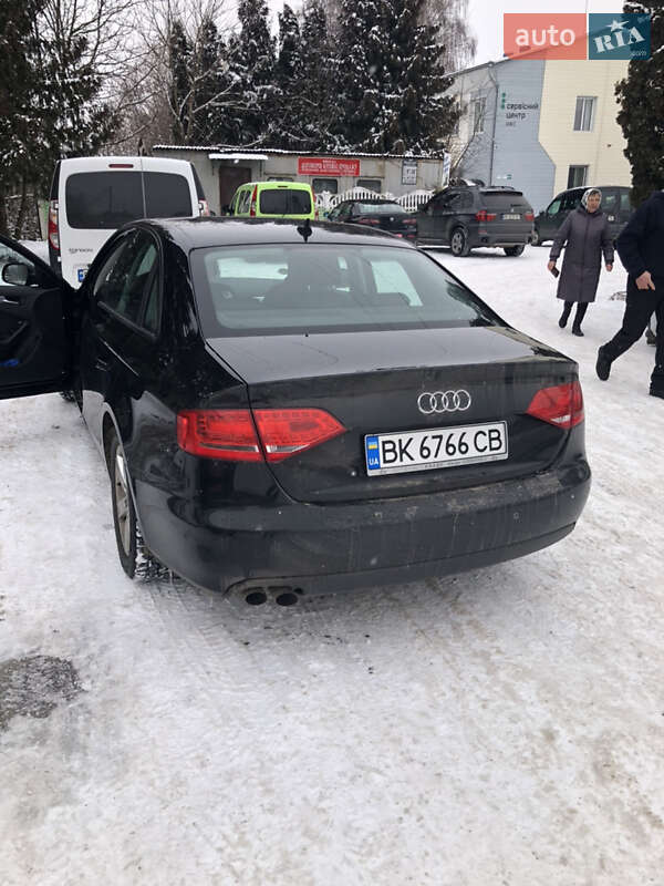 Седан Audi A4 2011 в Львові