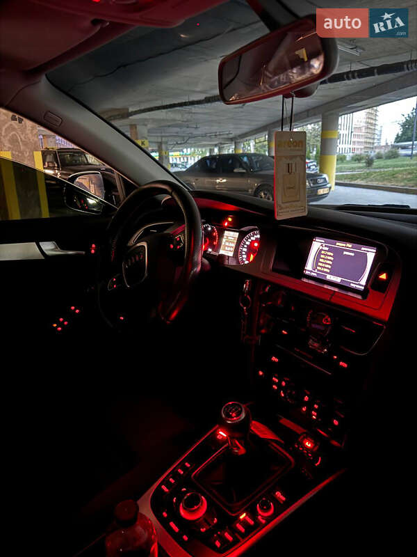 Седан Audi A4 2011 в Львові