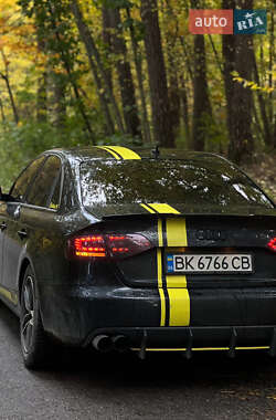 Седан Audi A4 2011 в Львове