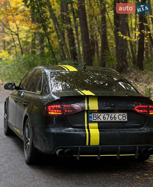 Седан Audi A4 2011 в Львові