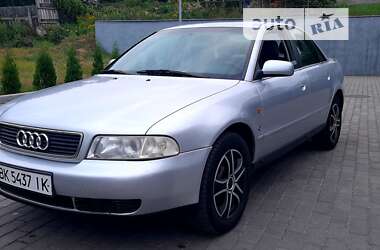 Седан Audi A4 2000 в Малині