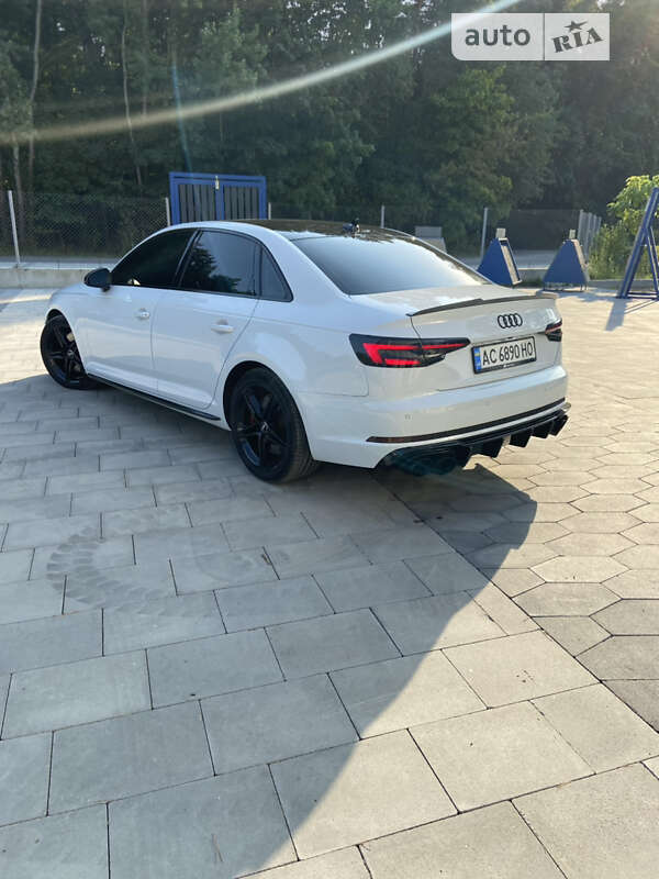 Седан Audi A4 2018 в Луцке
