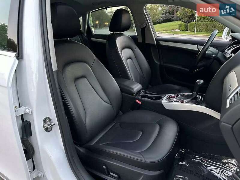 Седан Audi A4 2011 в Львове