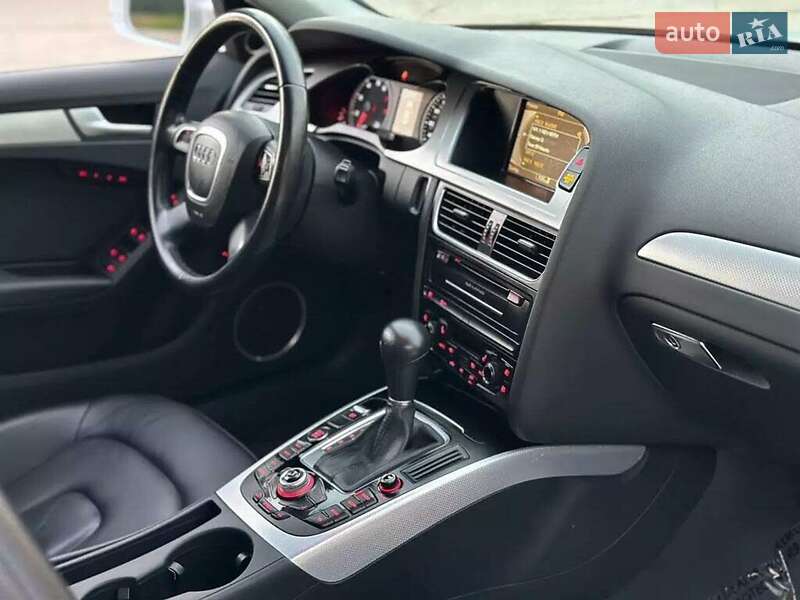 Седан Audi A4 2011 в Львове