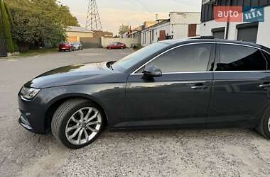 Седан Audi A4 2018 в Львове