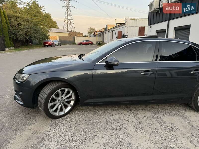 Седан Audi A4 2018 в Львове
