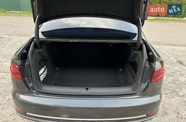 Седан Audi A4 2018 в Львове