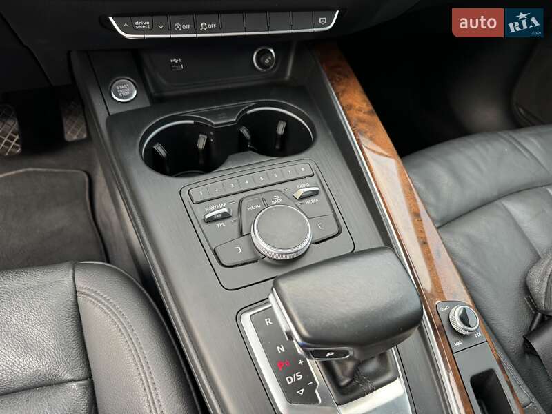 Седан Audi A4 2018 в Львове