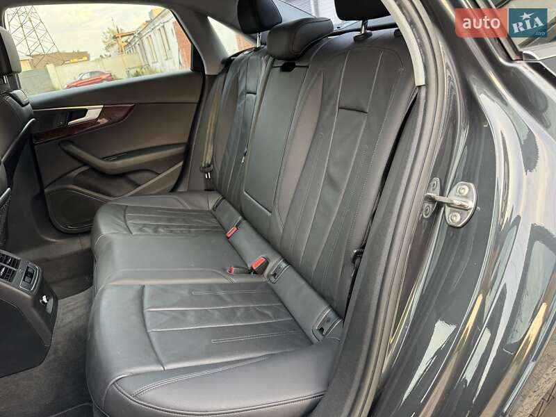 Седан Audi A4 2018 в Львове