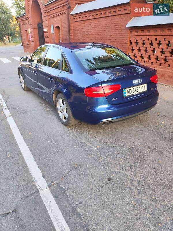 Седан Audi A4 2013 в Виннице