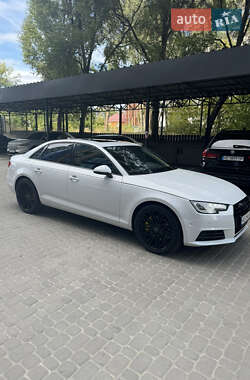 Седан Audi A4 2016 в 