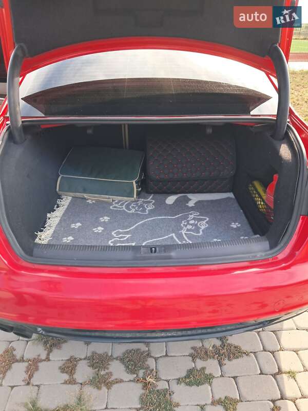 Седан Audi A4 2011 в Корсуне-Шевченковском