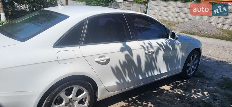 Седан Audi A4 2010 в Днепре
