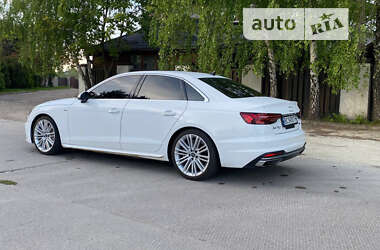 Седан Audi A4 2021 в Львові